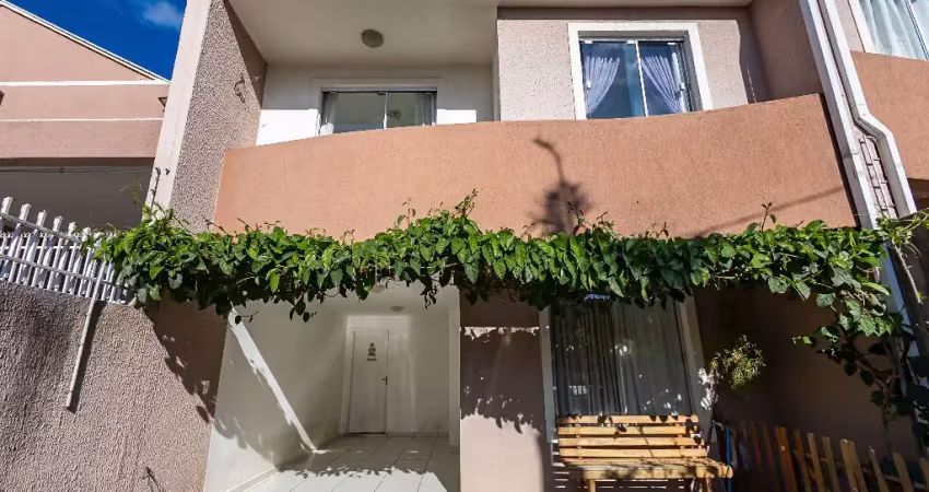 Sobrado duplex a venda com 100m2, sendo 3 quartos no santa cândida