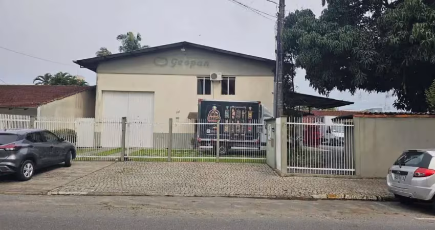 Bom retiro - galpão 673,24 m2 terreno com 1.121,25 m2 sendo 30 mts de frente