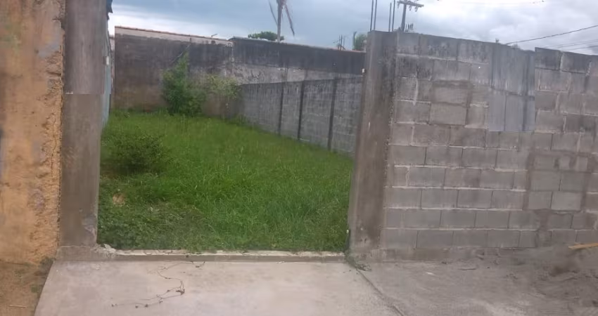 Meio lote no Balneario Plataforma, 150 metros da Pista