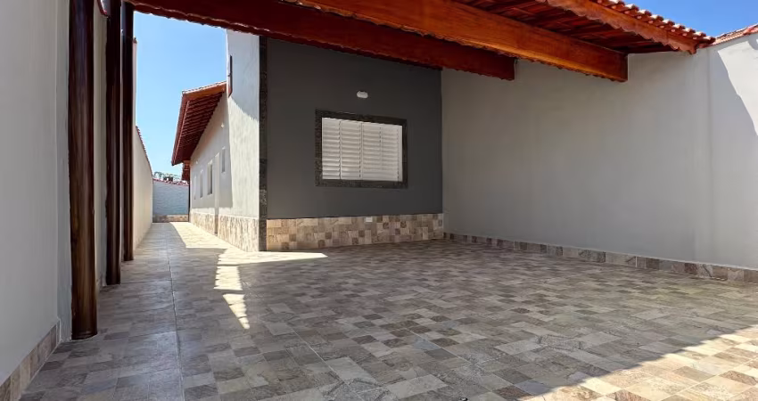 Casa nova, 2 dormitórios e piscina