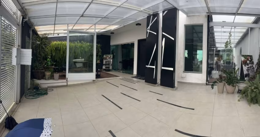 Sobrado alto padrão com 4 dormitórios