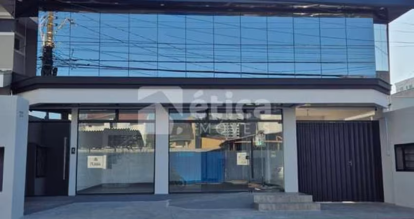 Sala ampla em andar superior  para Locação Comercial Localização privilegiada na Vila Operária