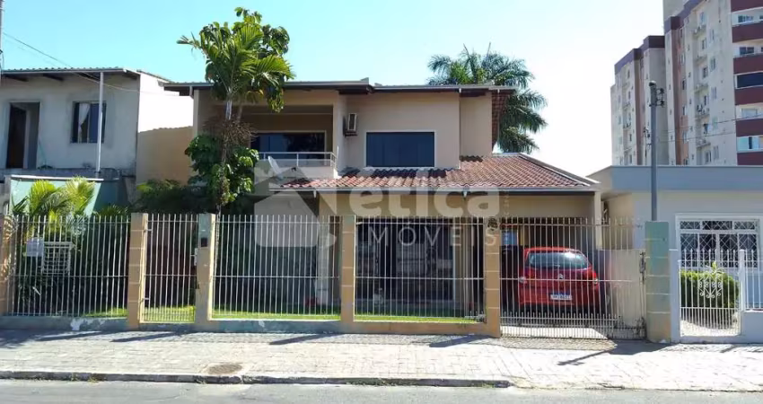 Excelente sobrado de 5 dormitórios sendo 1 suite localização diferenciada .