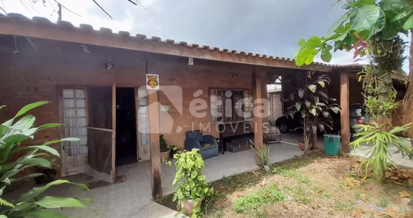 Casa de 3 dormitórios com edícula em excelente localização no bairro são vicente em itajaí.