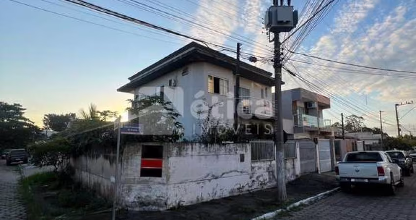 Casa Averbada à Venda em Itajaí 3 Suítes com Closet e Espaço Gourmet