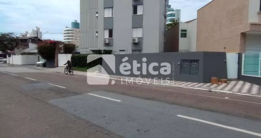 Amplo Apartamento em localização privilegiada na Vila Operária com 3 dormitórios