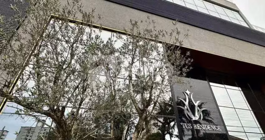 Apartamento semi mobiliado com 2 suítes e lazer completo, locação no centro