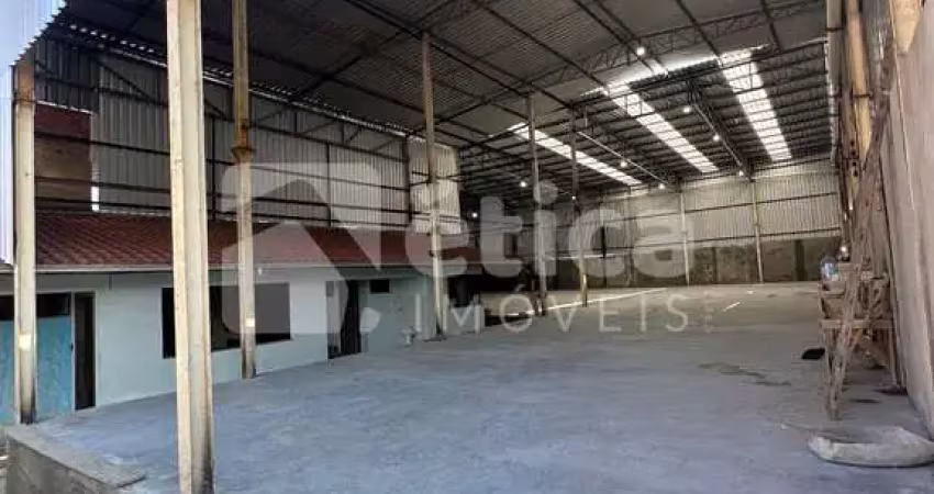 Galpão 800m  com doca, escritórios e vestiário em são vicente,  itajaí