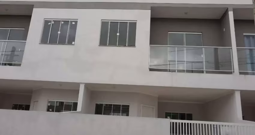 Excelente sobrado de 3 dormitórios no bairro cordeiros em itajaí   parte alta