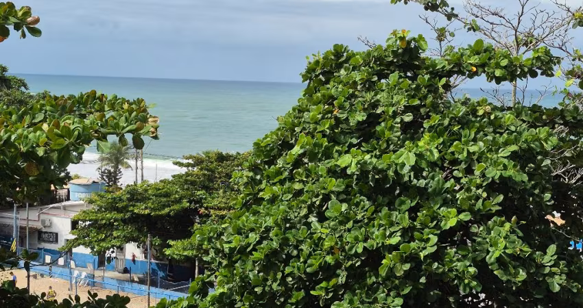 Apartamento a venda nos Cavaleiros com 03 quartos e escritório