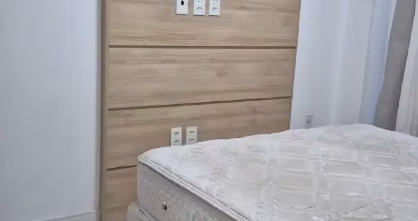 Apartamento mobiliado com 03 quartos  em excelente localização