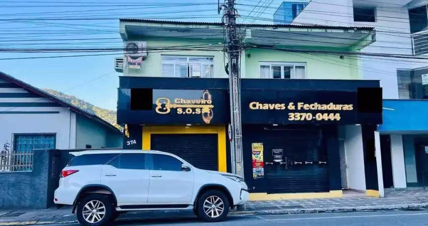 Casa comercial em avenida principal no centro de jaraguá do sul