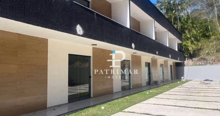 Apartamento Duplex com 2 dormitórios à venda, 66 m² por R$ 260.000,00 - Itaipuaçu - Maricá/RJ