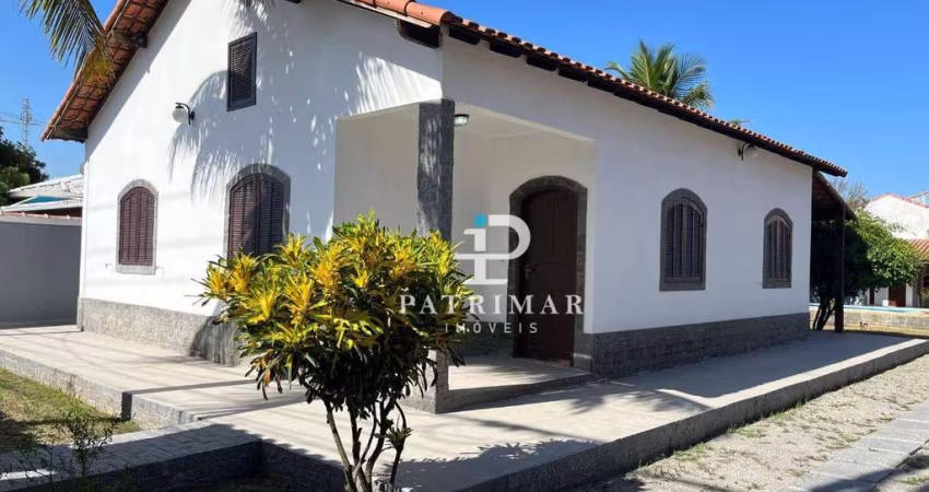 Casa com 2 Quartos, Suíte e Piscina  à venda, 180 m² por R$ 720.000 - Itaipuaçu - Maricá/RJ