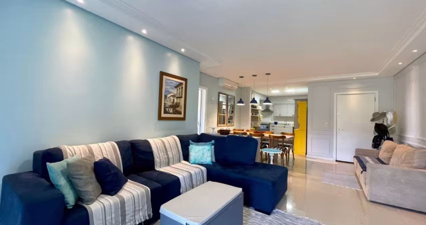 Belíssimo apartamento de 03 dormitórios, a 50 metros do mar na Praia de Palmas