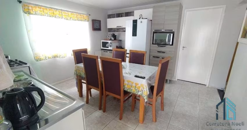 Casa com amplo quintal, a venda 03 quartos em Colombo PR