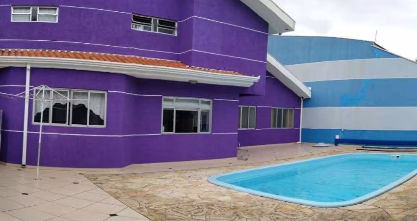 (PERMUTA Curitiba ou Litoral) Casa a venda 04 quartos c/suíte no Xaxim em Curitiba PR