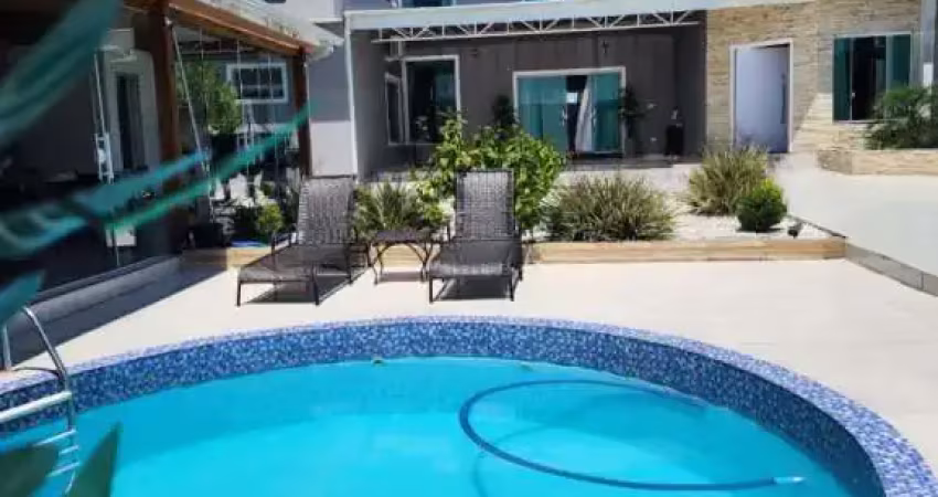 Casa a venda, 03 quartos c/suíte, 08 vagas, edícula, piscina em São José dos Pinhais PR