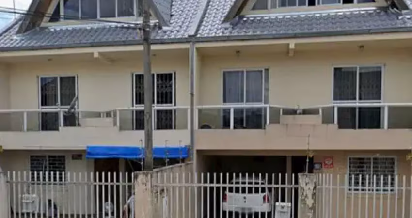 (Permuta ou financiamento) Sobrado 04 quartos c/suíte, terreno nos fundos, no Jardim das Américas em Curitiba PR,