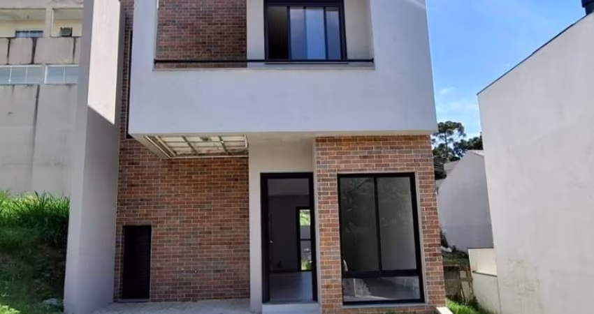 Sobrado novo, 02 suítes, terraço aberto e ático no Santa Cândida em Curitiba PR