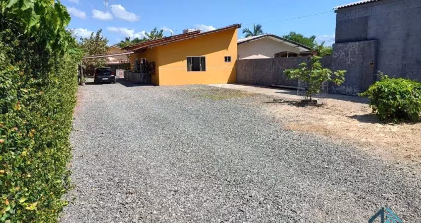 Casa a venda 03 quartos c/suíte, bem localizada em Guaratuba PR