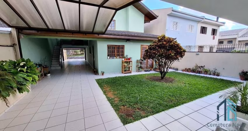 Casa com edícula, 04 quartos sendo 2 suítes, amplo terreno fundos, no Atuba em Curitiba PR