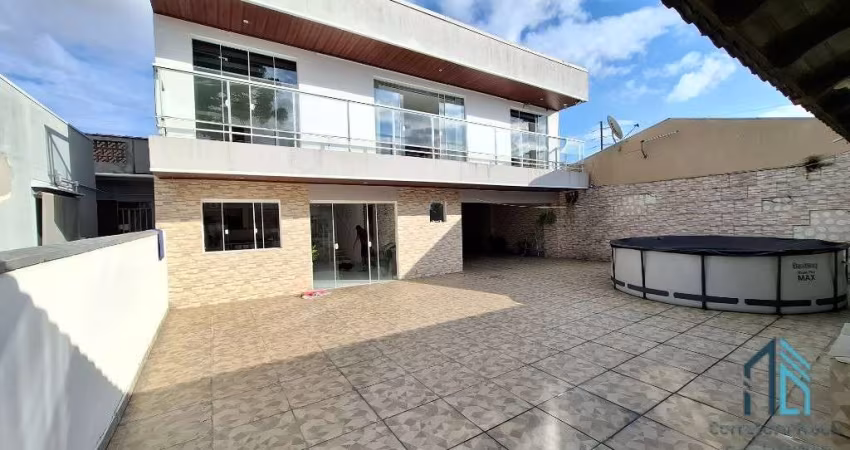 Casa, terreno com duas casas, 05 quartos c/suíte, área gourmet, no Capão Raso em Curitiba PR