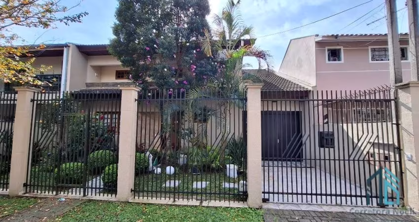 Sobrado padrão com edícula, 03 quartos com suíte, 05 vagas no Bairro Fanny em Curitiba PR