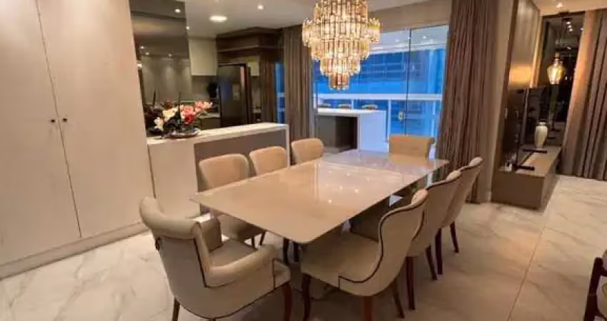 Apartamento lindo, 03 suítes, 03 vagas, mobiliado, meia praia em itapema sc