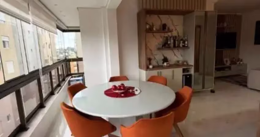 Apartamento com ampla sacada, semi mobiliado, 02 quartos c/suíte em curitiba pr
