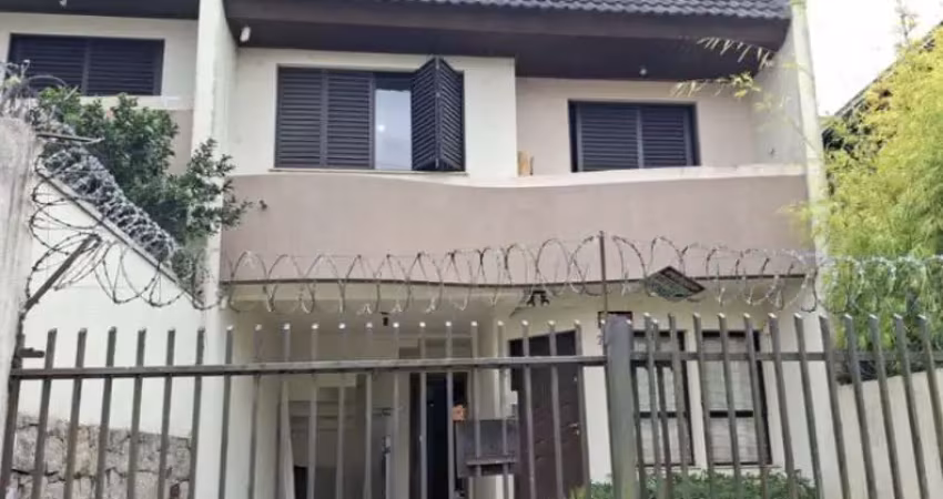 Sobrado 03 quartos c/suíte, ático, churrasqueira, mercês/são francisco em curitiba pr