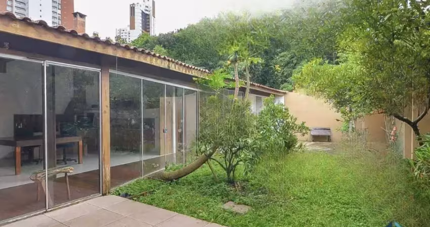 Casa c/ edícula, amplo terreno, 03 quartos c/suítes, 10 vagas, no mossungue em curitiba - pr