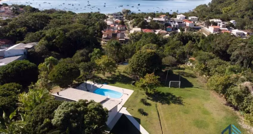 Sítio lindo, com uma bela cachoeira, com cabanas e casa, em governador celso ramos - sc
