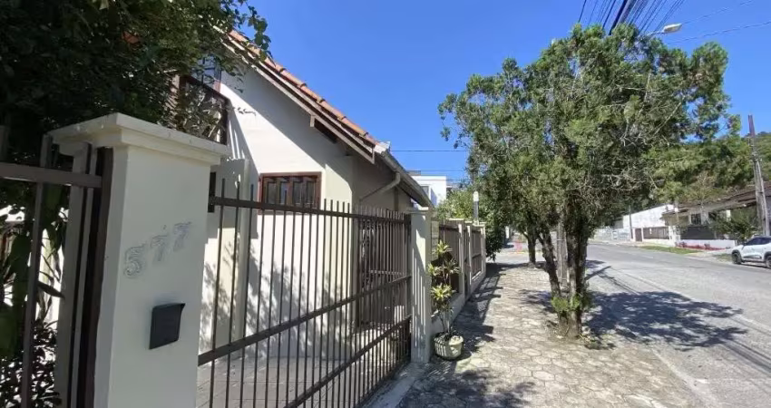 Casa com 3 quartos à venda na Rua Castro Alves, 577, Saguaçu, Joinville