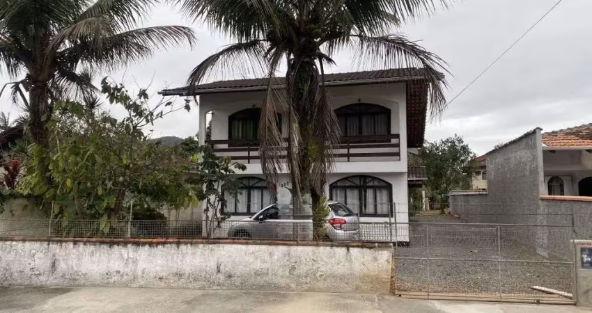 Casa com 3 quartos à venda na Rua Afonso Meister, 327, Glória, Joinville