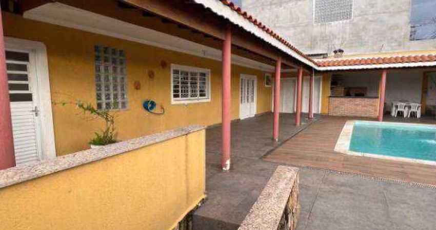 Ótima casa com piscina
