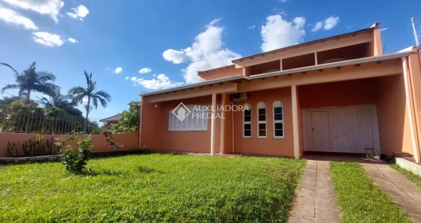 Casa com 4 quartos à venda na Rua Soledade, 678, Centro, Esteio
