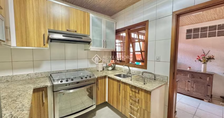 Casa com 6 quartos à venda na Rua Quaraí, 64, Niterói, Canoas