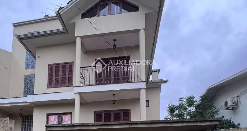 Casa com 3 quartos para alugar na Rua Francisco Alves, 310, Nossa Senhora das Graças, Canoas