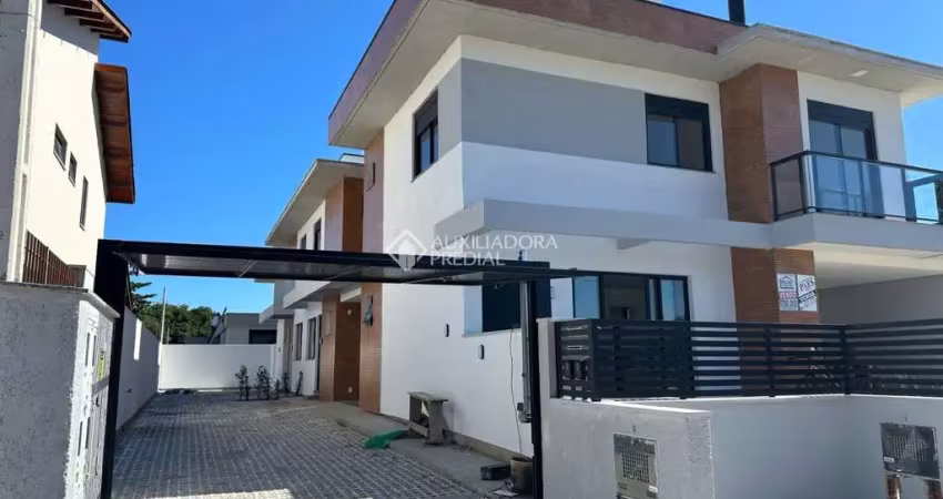 Casa com 3 quartos à venda na Avenida Cidade de Córdoba, 570, Barra da Lagoa, Florianópolis