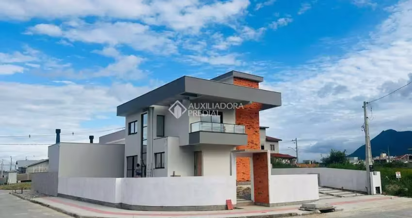 Casa com 3 quartos à venda na NIELSEN UBIRATÃ DELFINO JOSÉ, 23, Bela Vista, Palhoça