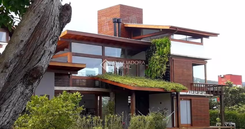 Casa em condomínio fechado com 3 quartos à venda na Rua Reverendo Gelson dos Santos Castro, 887, Rio Tavares, Florianópolis