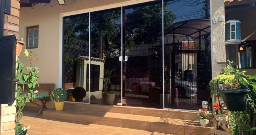 Casa com 4 quartos à venda na Rua Dom João VI, 84, Medianeira, Porto Alegre