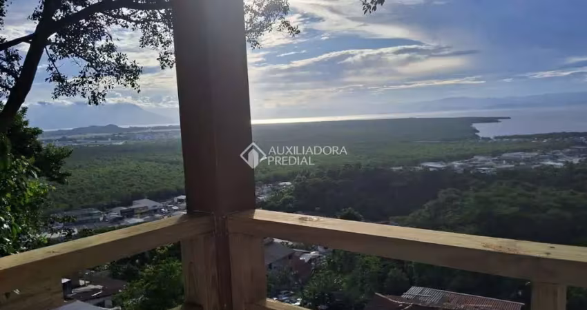 Casa com 3 quartos à venda na Servidão Manoel Inácio do Nascimento, 441, Rio Tavares, Florianópolis