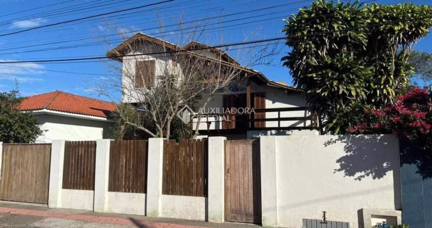 Casa com 3 quartos à venda na Rua Coruja Dourada, 775, Campeche, Florianópolis