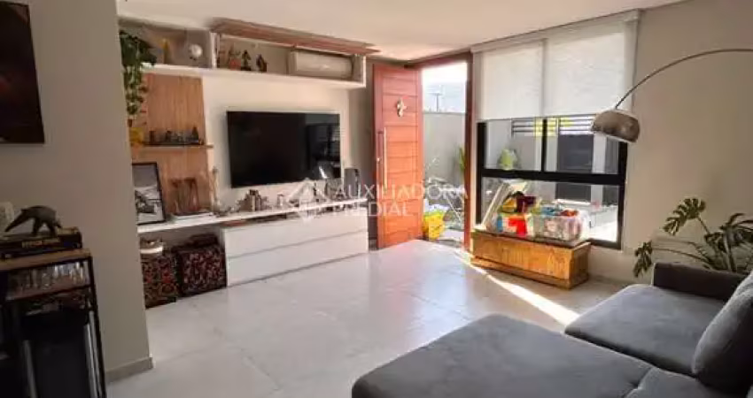 Casa com 3 quartos à venda na Servidão Hipólito Bernardino das Chagas, 729, Rio Tavares, Florianópolis