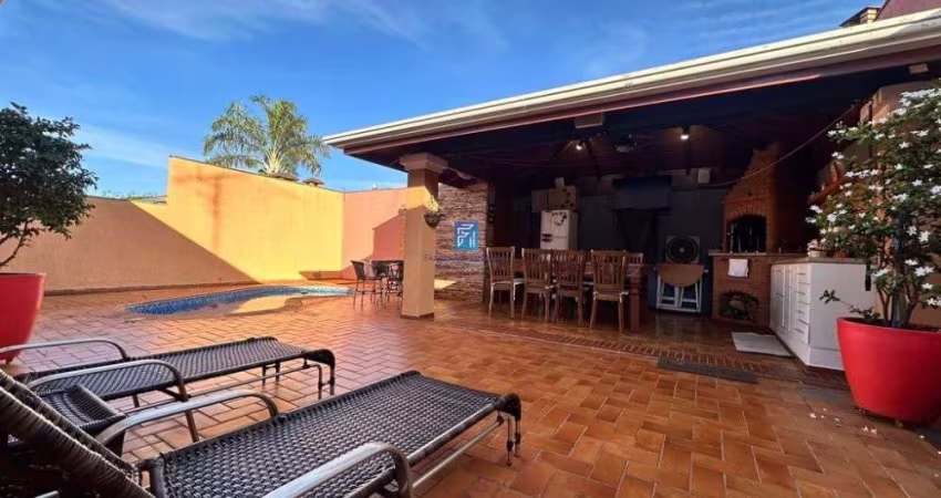 Linda casa com piscina no Condomínio Caimbé