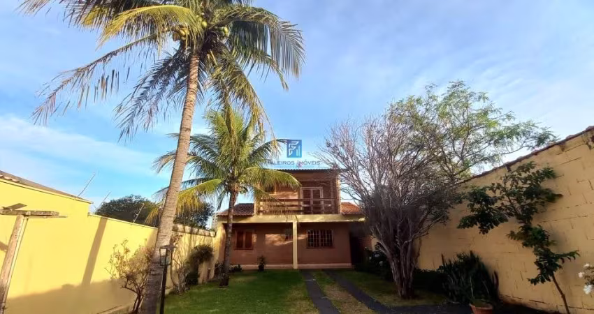 Casa 3 dormitórios amplo Jardim
