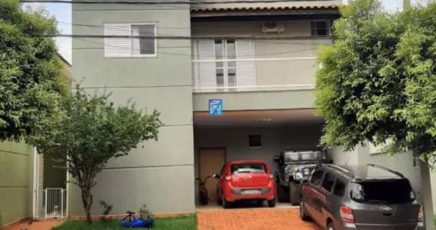 Casa tipo sobrado, 180m2 de construção, armários, Condomínio