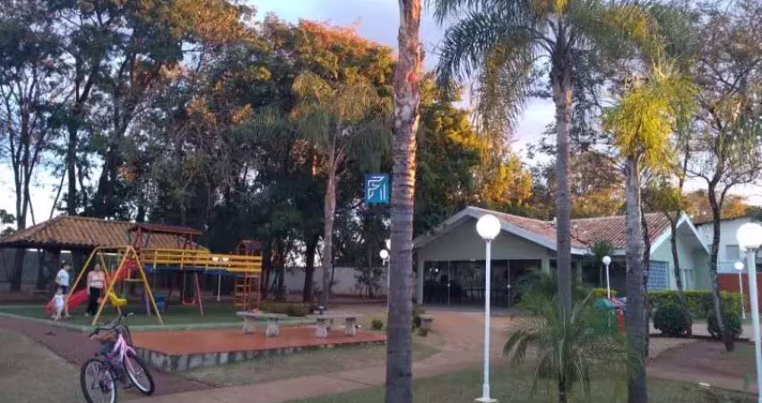 Casa a venda em condomínio ouro verde. 3 dormitórios com 1 s